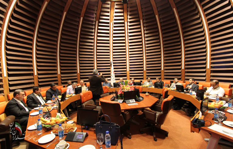 نشست اعضای هیات‌مدیره جامعه هتلداران ایران با مدیران عامل گروه‌های هتلداری
