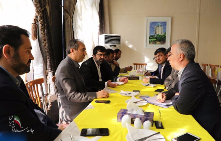 نشست مشترک رئیس و نایب‌رئیس جامعه هتلداران ایران با استاندار اردبیل - تصویر 1